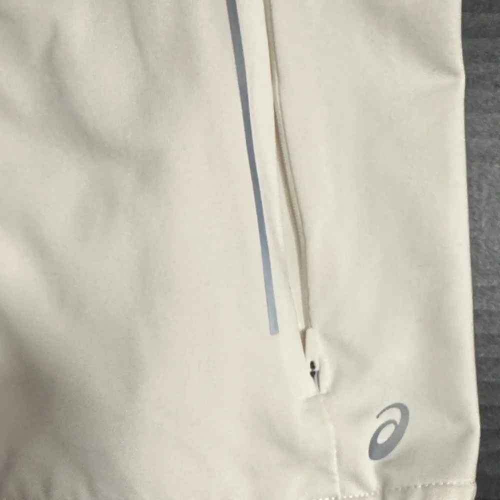ASICS Women's Off-White Quilted Vest